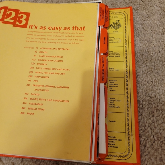 VINTAGE Betty Crocker Cookbook Binder (1974) - Picture 11 of 16